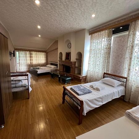 Twins Guest House Batumi Exterior foto