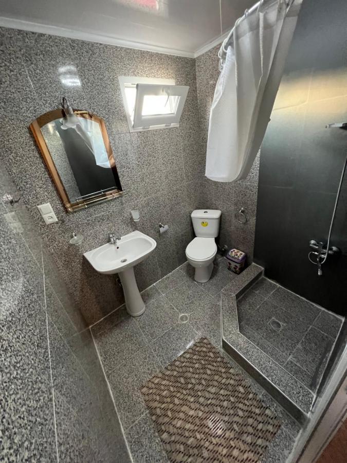 Twins Guest House Batumi Exterior foto